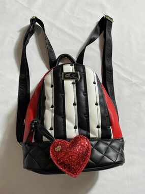 Mini Mochila Luv Betsy By Betsey Johnson Vermelha Branca Preta 2 Bolsos 10”x8”x5